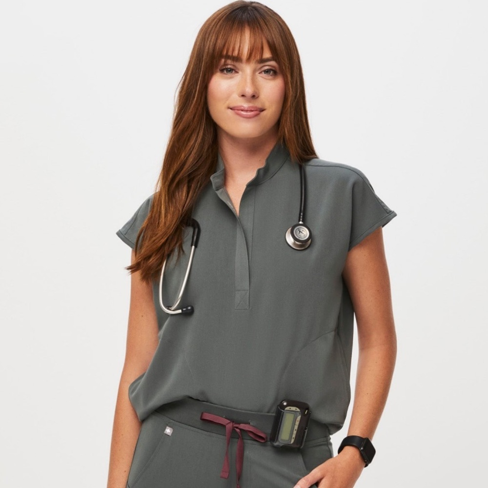 FIGS Bonsai Rafaela oversized scrub top XS